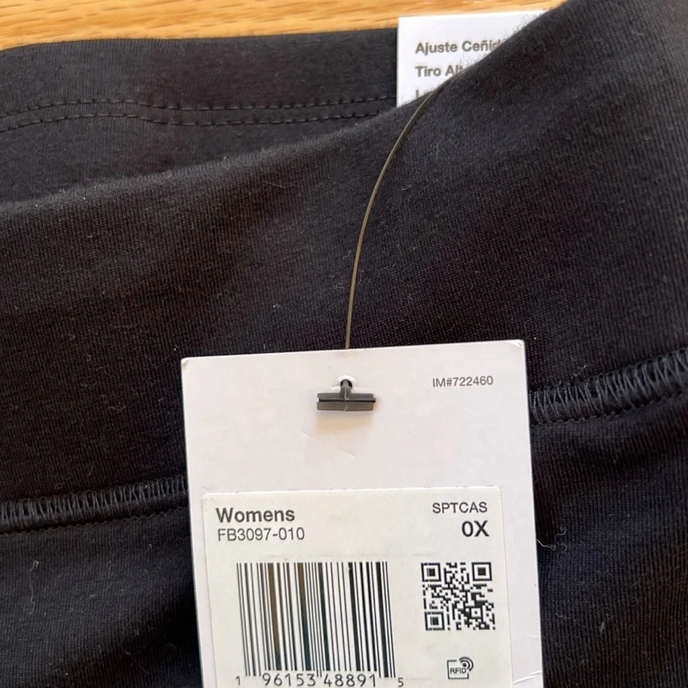 NWT! Nike 0X black high rise logo leggings .